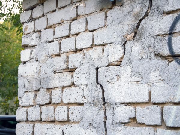 Cracked Brick Wall Repair in West Des Moines